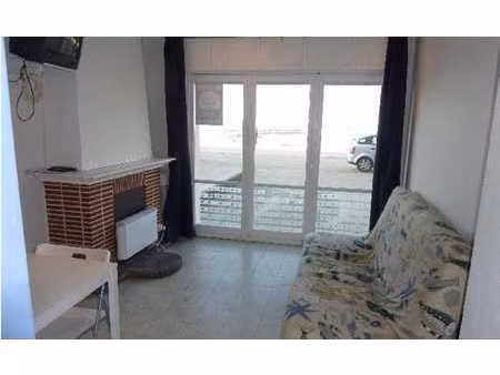 goedgelegen gelijkvloers met 2 slaapkamers op zeedijk van...