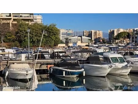 place au port mouillage bateau