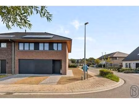 maison neuve spacieuse  moderne et de qualité avec 3 chambre