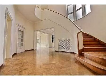 beau duplex/triplex vue sur les jardins du roy