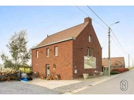 charmant b&b avec habitation  bénéficiant d'une vue magnifiq