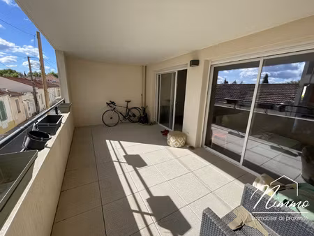 location grand p3 avec terrasse + 2 places