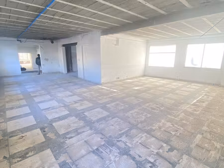 local commercial 115m2 - route de montpellier - nimes