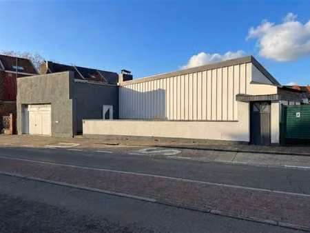 bungalow 1 chambre  garage et cour