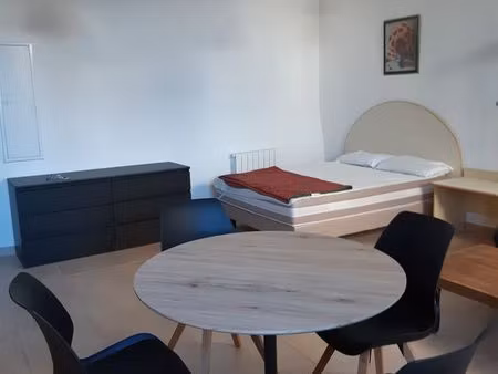 a louer grand studiocv bagnols sur cèze