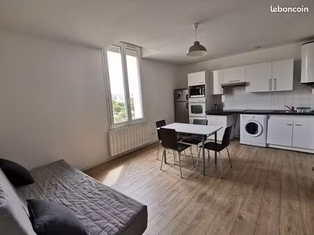 particulier loue appartement avec parking privé proche centre/catho/esa (10)