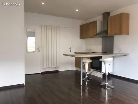 f1 bis meublé avec terrasse. : 32 m2