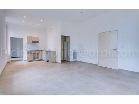 location appartement  m² t-2 à saint-chamas  850 €