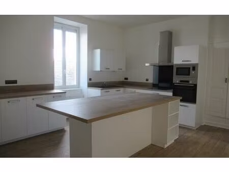 location appartement  88.14 m² t-3 à saint-yrieix-la-perche  670 €