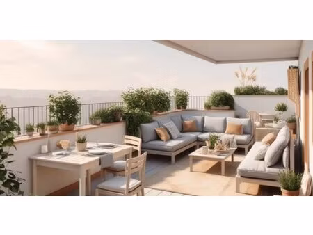 appartement de 4 pièces avec terrasse de 25 m² et parking.