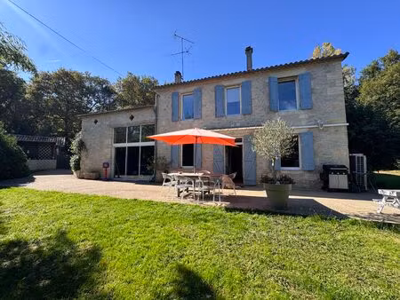 corps de ferme rénové avec dépendances et parc