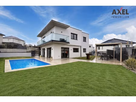 hagenthal-le-haut : propriété récente de standing avec pisci