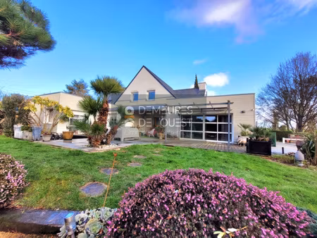 maison familiale de 240 m2 - 5 chambres - 1 700 m2 de jardi