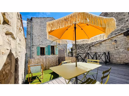 coquette maison de village avec cour et terrasse barjac