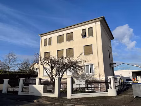 appartement 2 pièces en duplex avec place de parking