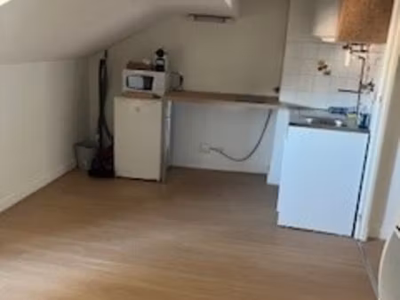 rue du bourg  appartement t2 meublé de 25 39m2 au 3ème et de