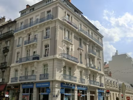 studio meublé dernier étage place victor hugo