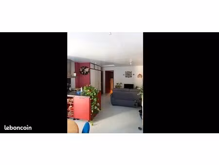 à louer logement de 60 m2 (eau  électricité  wifi et chauffage inclus dans le loyer) avec 