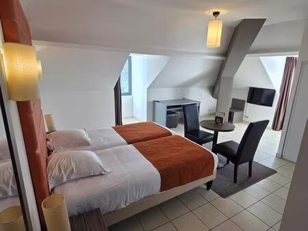 grand studio meublé à louer – location au mois  1300 tout compris #139