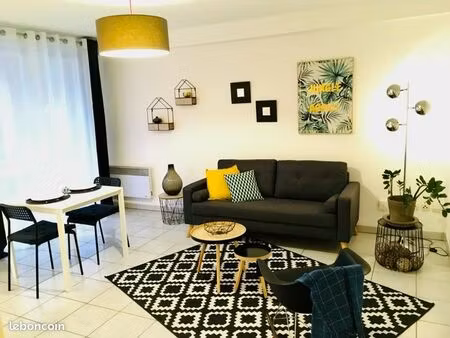 t2 standing balcon parking piscine