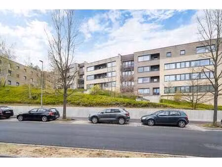 gedeeltelijk bemeubeld 3-slaapkamerappartement met 2 zuid...