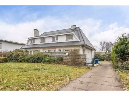 klassieke villa met 5 slaapkamers ( momenteel met handels...