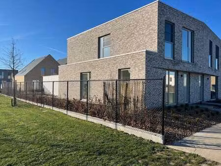 halfopen nieuwbouwwoning met garage in varsenare