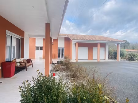 maison 9 pièces - 233 m²