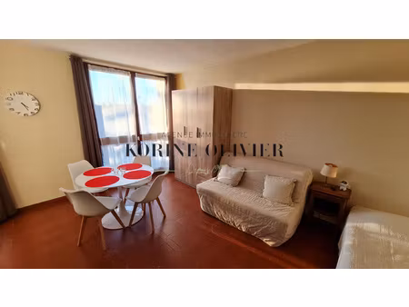 greoux les bains : studio 30 m2 avec balcon