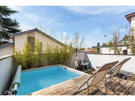 maison d'architecte avec jardin et piscine