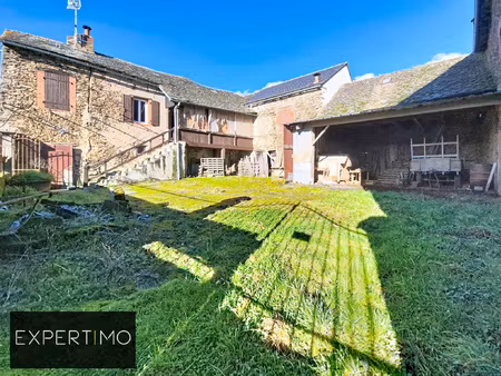 ferme de caractère du xviiième siècle isolement  authentic