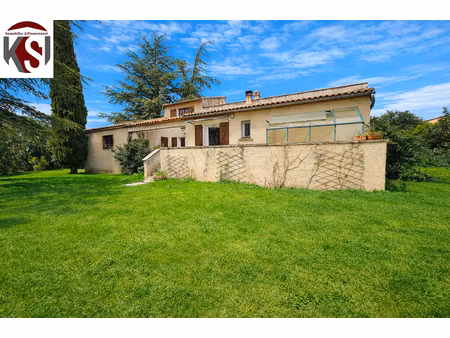 villa t4/5 sur 1590 m2 de terrain clos