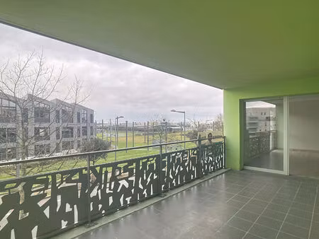 a vendre angers plateau mayenne. appartement type 3. 2 chambres  terrasse et ascenseur plu