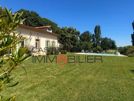lauragaise de 260 m2 sur 2500 m2 de parcelle