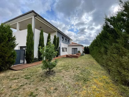 location maison 4 pièces 141 m² à cornebarrieu (31700)