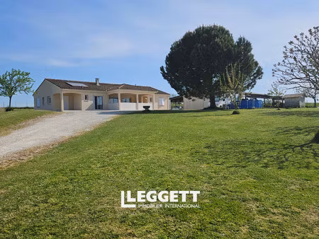 maison 8 pièce(s)  saint-quentin-de-chalais