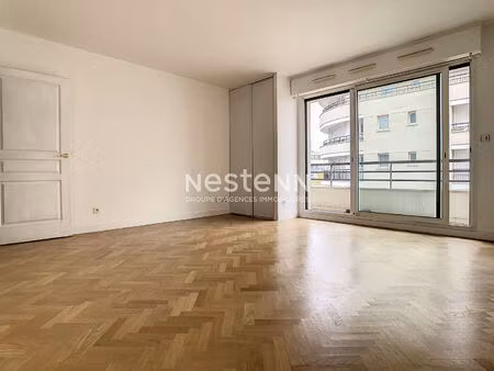 studio avec balcon a louer issy les moulineaux / lumineux 4e etage / copropriete calme