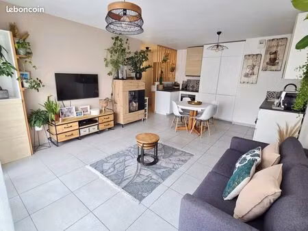 villeurbanne – croix-luizet – résidence le clos henri - t3 avec grand balcon