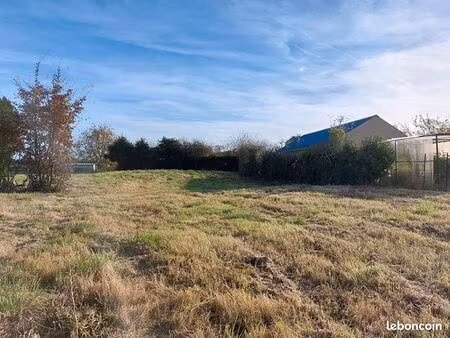 terrain 914 m² buchy