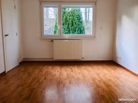 studio 29m2 meublé résidence tranquille proche gare lycée professionnel et toutes commodit