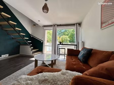 à louer – t3 duplex meublé 50 32 m² – lyon 8 (mermoz) – 2 balcons – expo sud-ouest – vue e