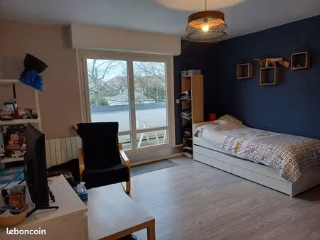 studio 1 pièce 28 m²