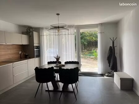 appartement de 78 m² avec deux grandes chambres et terrasse