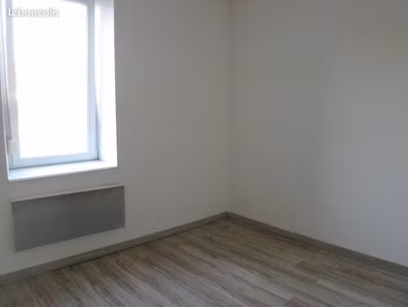 loue f1 au rdc proche du centre-ville