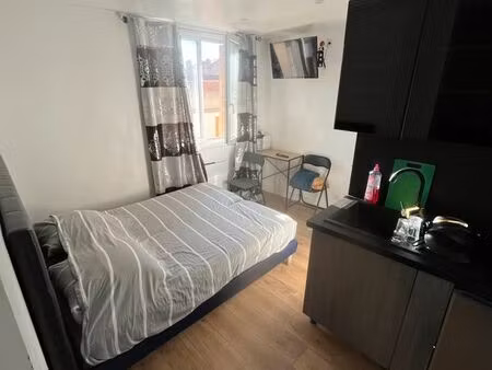 studio à louer et entièrement rénové - toutes charges comprises ( eau  électricité  intern