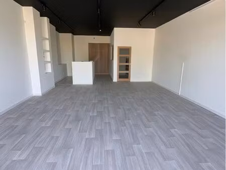local commercial 100m2 / 30m2 de reserve  droit au bail