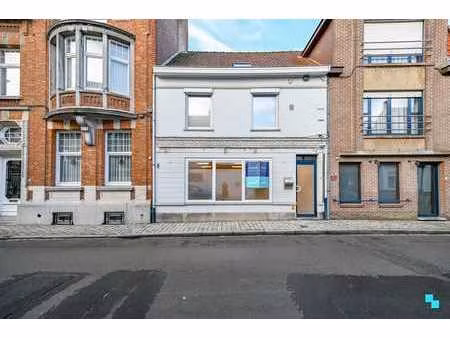 gerenoveerde woning nabij centrum izegem