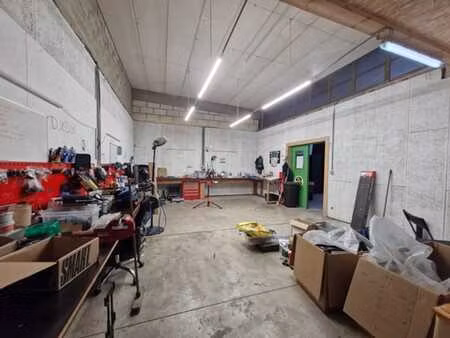 à louer – entrepôt avec bureaux à manage