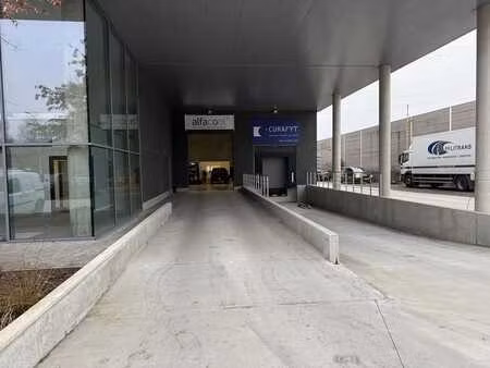 modern bedrijfsgebouw van 1.347 m² met uitstekende visibi...