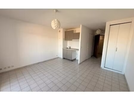 location appartement  23.4 m² t-1 à cagnes-sur-mer  610 €
